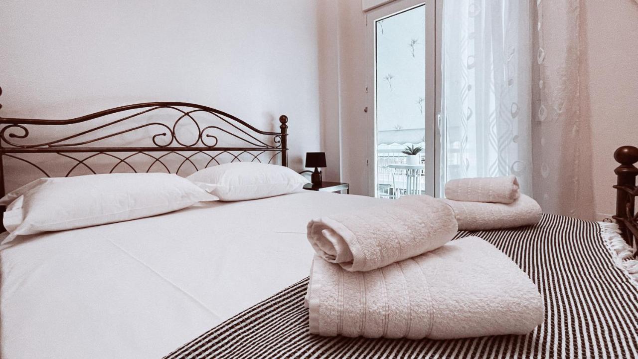 Vintage 2-Bedroom Apt In The Heart Of The City Athen Exterior foto