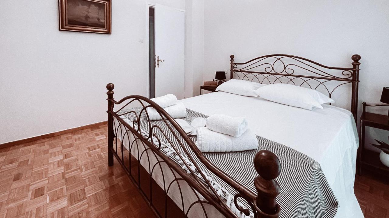 Vintage 2-Bedroom Apt In The Heart Of The City Athen Exterior foto