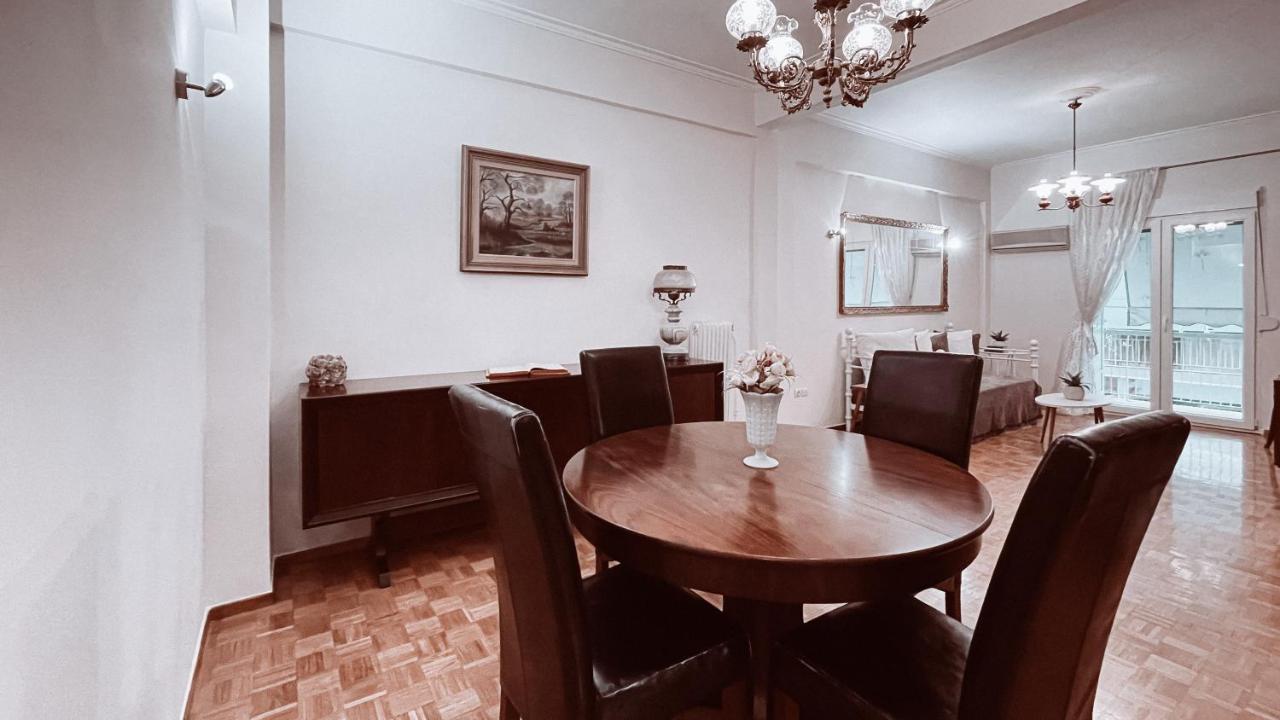 Vintage 2-Bedroom Apt In The Heart Of The City Athen Exterior foto